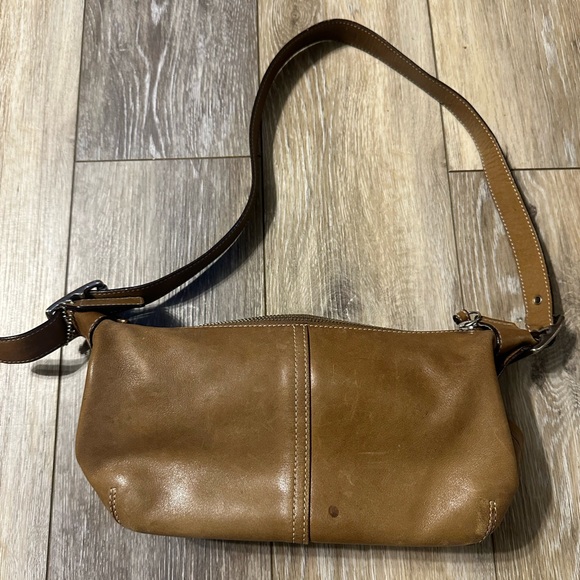Vintage Coach Hampton Leather Shoulder Bag - Picture 2 of 8
